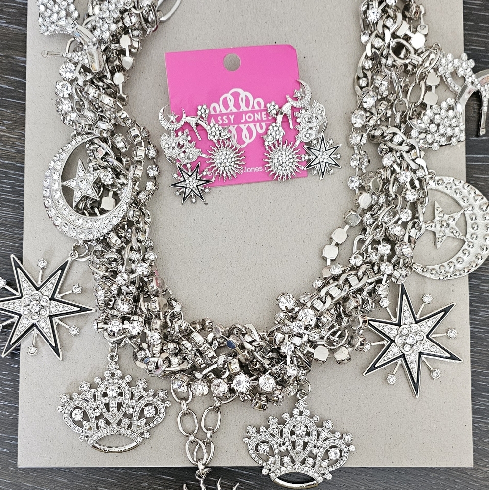 Sassy Jones Set Miss Youniverse